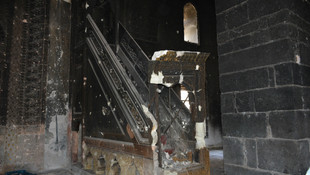 Diyarbakır'da teröristlerin ateşe verdiği tarihi camide restorasyon