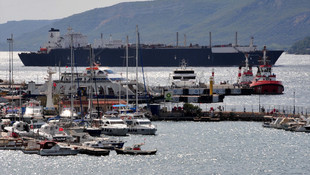 Doğalgaz tankeri Çanakkale Boğazı'ndan geçti
