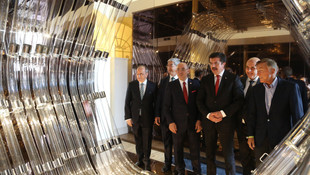 Ekonomi Bakanı Zeybekci Londra'da