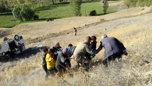 Erzurum'da minibüs devrildi: 12 yaralı