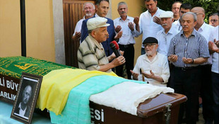 Eşinin yanına 62 yıl sonra mezarlıkta döndü