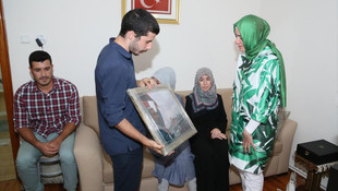 Eyüplü şehitlerin ailelerine bayram ziyareti