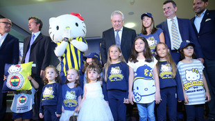 Fenerbahçe Hello Kitty iş birliği anlaşmasının imza töreni yapıldı