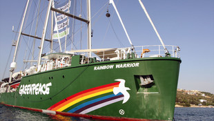 Greenpeace gemisi İzmir'de