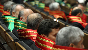 FETÖ’den tutuklanan savcı cezaevinde kendini astı