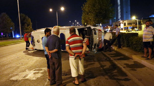 Hasta taşıyan ambulansla hafif ticari araç çarpıştı