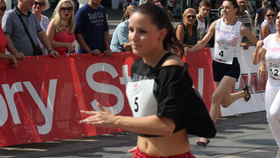 Hırvatistan'da kadınlar topuklu ayakkabıyla koştu