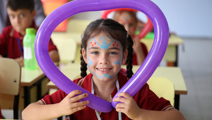 İlkokul öğrencilerine palyaçolu eğlence