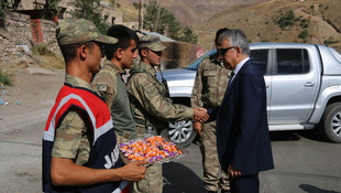 Irak ve İran sınırındaki askerlerle bayramlaşma