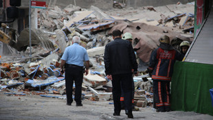 İstanbul'da metruk binanın çökmesi