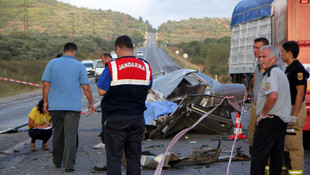 İzmir'de trafik kazası: 1 ölü, 14 yaralı