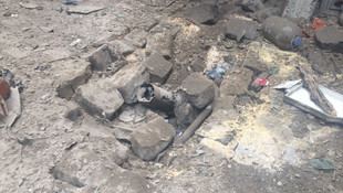 Suriye'den ateşlenen roket mermisi Kilis kent merkezine isabet etti. Olay yerine ambulans ve polis ekibi sevk edildi.