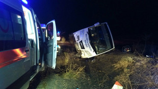Konya'da midibüs devrildi: 2 ölü, 7 yaralı