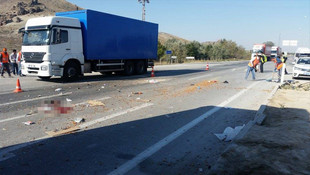 Tırın otomobile çarpması sonucunda Konyada 1 kişi hayatını kaybetti