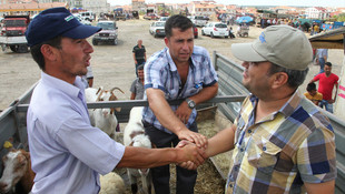 Kurban pazarında arife hareketliliği