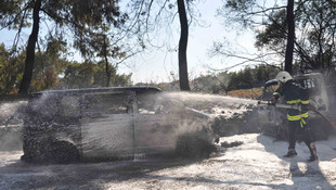 Manavgat'taki orman yangınında 2 araç yandı