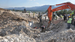 GÜNCELLEME - Manisa'da yol yapım çalışmasında göçük