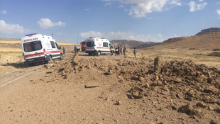 Mardin'de PKK'lı teröristler Kızıltepe-Derik karayoluna tuzakladıkları patlayıcıyı, askerleri taşıyan sivil aracın geçişi sırasında infilak ettirdi. Olay yerine çok sayıda ambulans ve itfaiye ekibi sevk edildi.