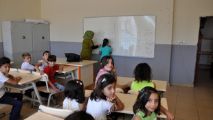 Mardin'deki Suriyeli öğrenciler için de ders zili çaldı