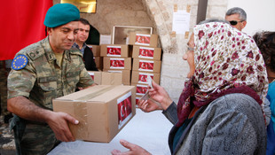 Mehmetçik Saraybosna'da kurban eti dağıttı