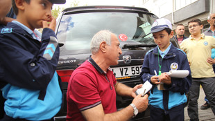 Minik zabıtalardan trafik kontrolü