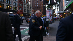 Trafik cezasına kızıp satırla polise saldırdı