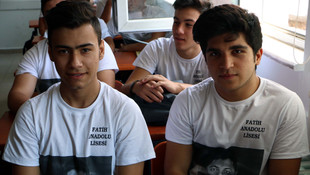Okula Halisdemir tişörtüyle gidiyorlar