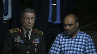 Orgeneral Akar'dan şehit evine taziye ziyareti