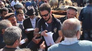 Polisten hayvan pazarında sahte para uyarısı