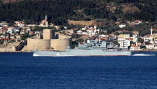 Rus savaş gemisi Çanakkale Boğazı'ndan geçti