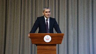 Sağlık çalışanları afiş tasarladı