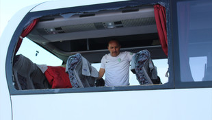 Sakaryaspor takım otobüsüne taşlı saldırı