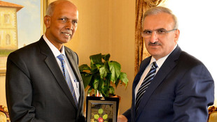 Singapurun Ankara Büyükelçisi Selverajah Antalyaya geldi