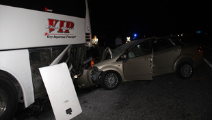 Sivas'ta otomobille yolcu otobüsü çarpıştı: 1 ölü, 1 yaralı