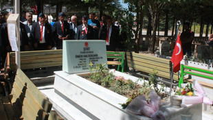 STKlardan şehit Halisdemirin kabrine ziyaret