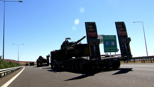 Suriye sınırına askeri sevkiyat sürüyor