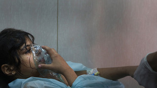 Suriyede Esed rejimi Halepe klor gazı içerikli varil bombasıyla saldırdı