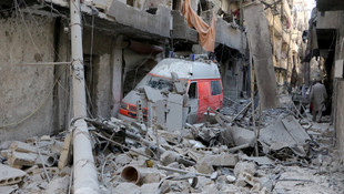 Rus uçakları Halep'te yerleşim yerini bombaladı