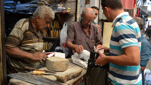 Tarihi Uzun Çarşı'da bayram hareketliliği
