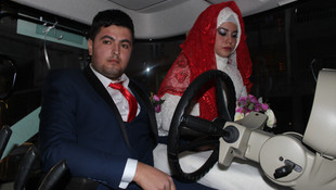 Traktörü gelin arabası yaptı