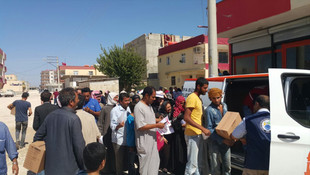 Türkiye'ye sığınan Suriyelilere yardım