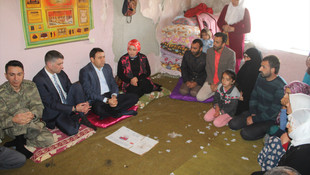 Şehit ailelerine Ağrı Valisi Musa Işın taziye ziyaretinde bulundu