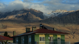 Van'a mevsimin ilk karı yağdı