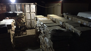 Kömürlükte 138 bin paket kaçak sigara ele geçirildi