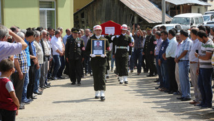 Vatani görevini yaparken kansere yenik düşen genç defnedildi