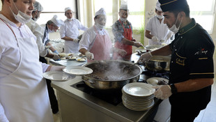 Yemekleri down sendromlu çocuklarla paylaştılar