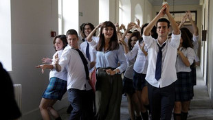 Star TV ekranlarında dün ilk kez yayınlanan yeni dizi Hayat Bazen Tatlıdırın ilk bölümünde neler yaşandı?