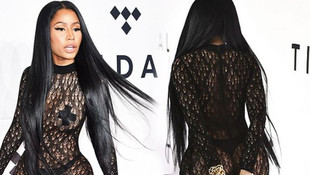 Şarkıcı Nicki Minaj katıldığı bir davette giydiği transparan elbisesiyle ilgi odağı oldu