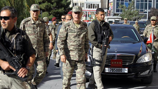 Her türlü tehdidin yok edileceğini söyleyen Genelkurmay Başkanı Orgeneral Hulusi Akar sınırda bulunan birlikleri denetledi