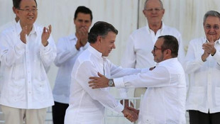 52 yıllık savaşı bitiren anlaşmaya imza atan Kolombiya Devlet Başkanı Juan Manuel Santos Nobel Barış ödülünü kazandı